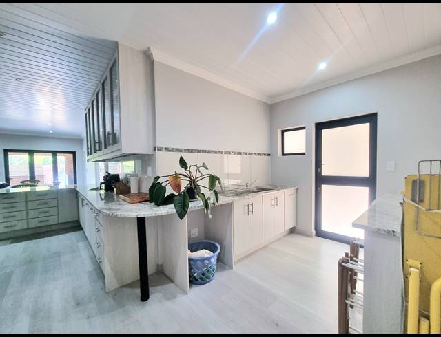 4 BEDROOM HOUSE FOR SALE IN DANA BAY
